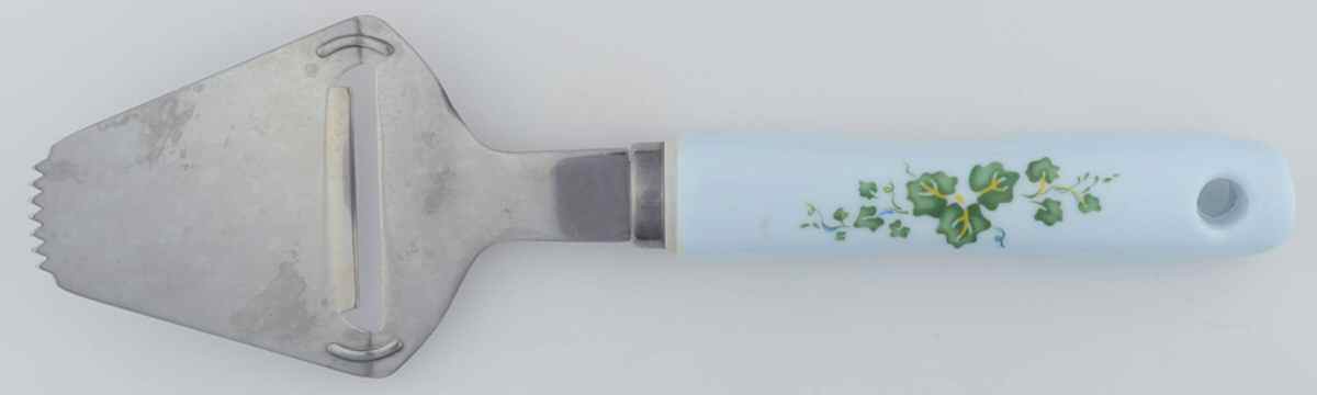Callaway (Corelle) Cheese Plane with Stainless Plane by Corning Corelle-1