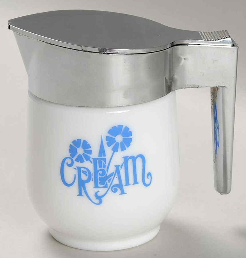 Cornflower Blue Creamer & Plastic Lid by Corning Corelle-1