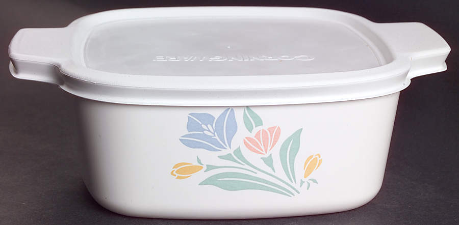 Friendship (Corelle) 1.5 Quart Square Casserole with Lid by Corning Corelle-1
