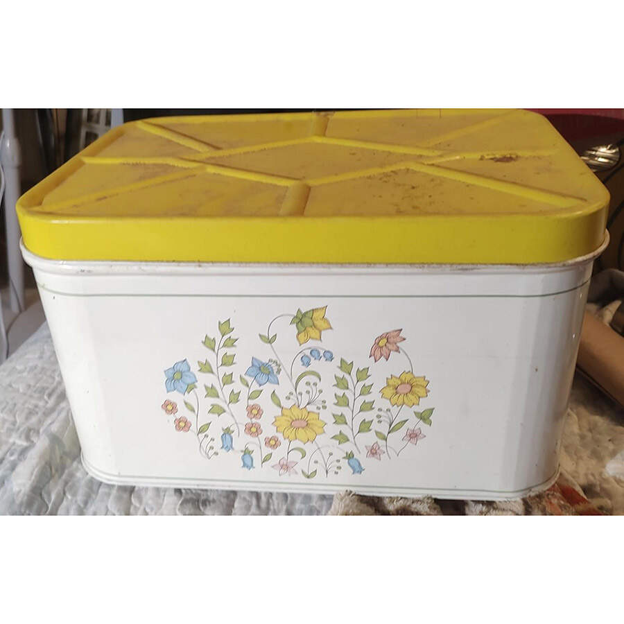 Meadow (Corelle) Metal Bread Bin & Lid by Corning Corelle-1