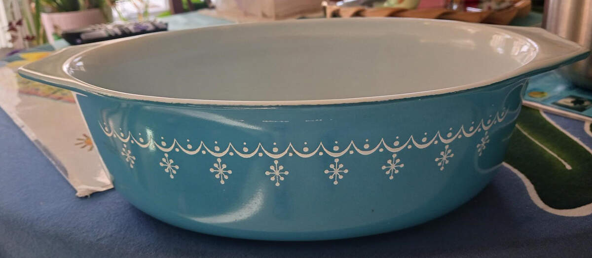 Snowflake Blue (Corelle) 2.5 Quart Oval Covered Casserole No Lid by Corning Corelle-1