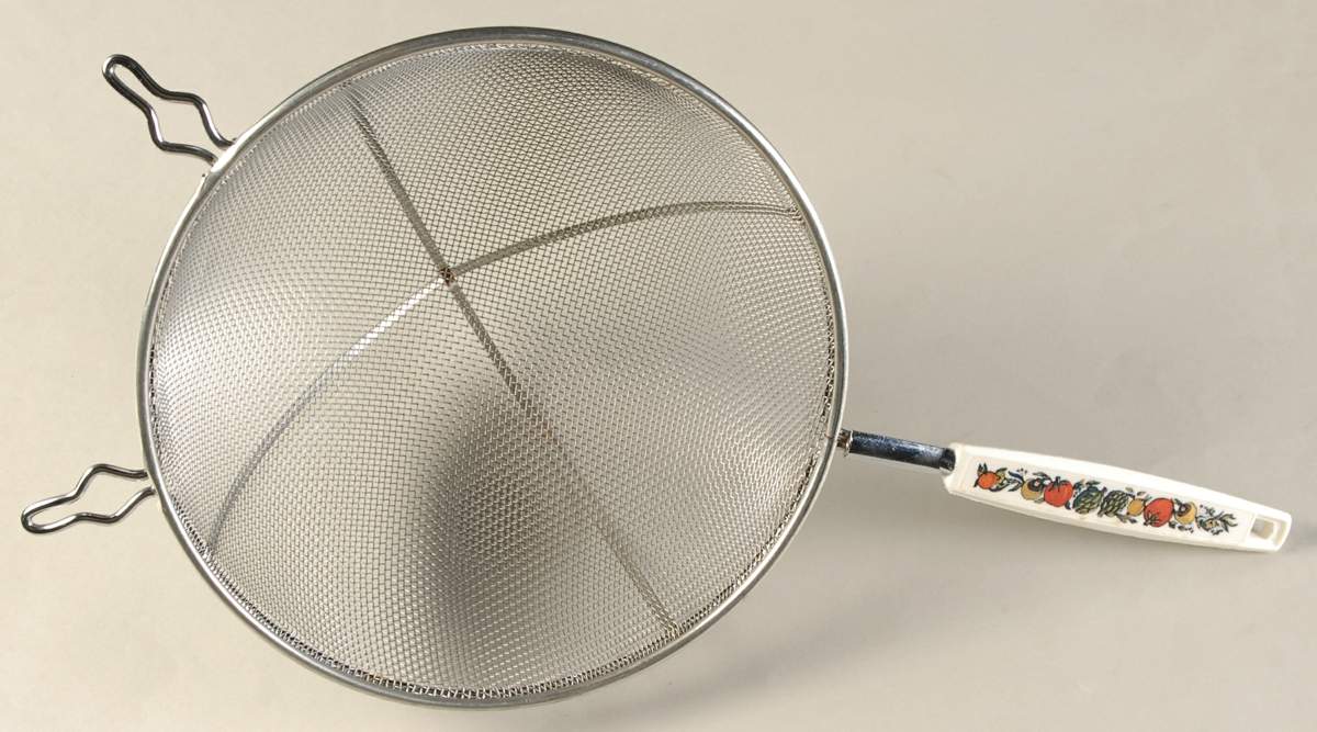 Spice of Life (Centura) Extra Large Handled Wire Strainer by Corning Corelle-1