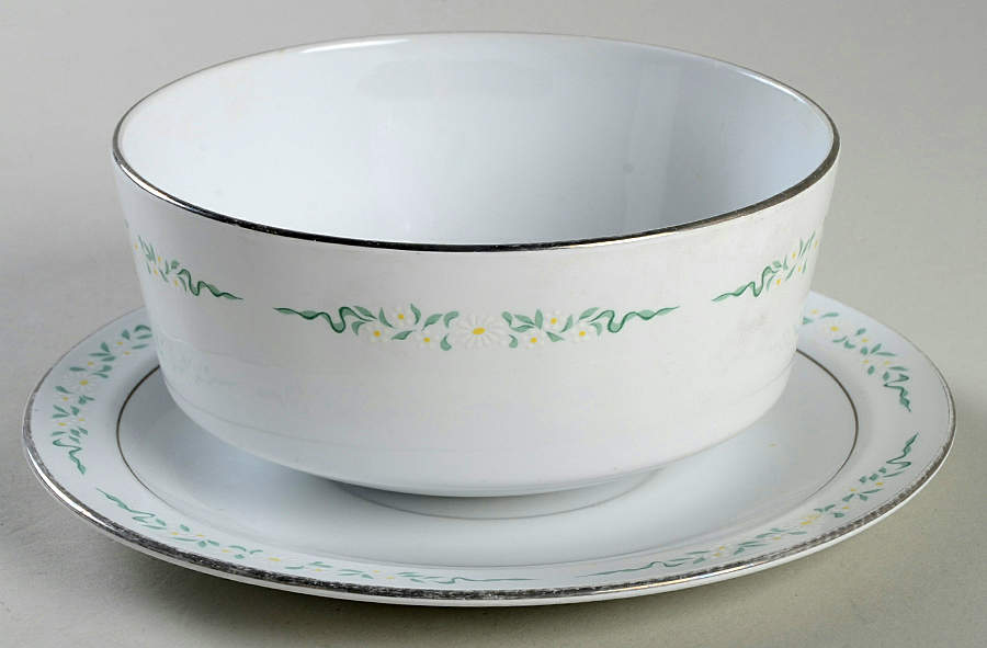 Springhill Gravy Boat & Underplate (Uses the Soup Bowl) by Corning Corelle-1