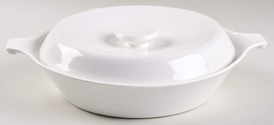 White Coupe 1.5 Quart Saucepan with Lid by Corning Corelle-1