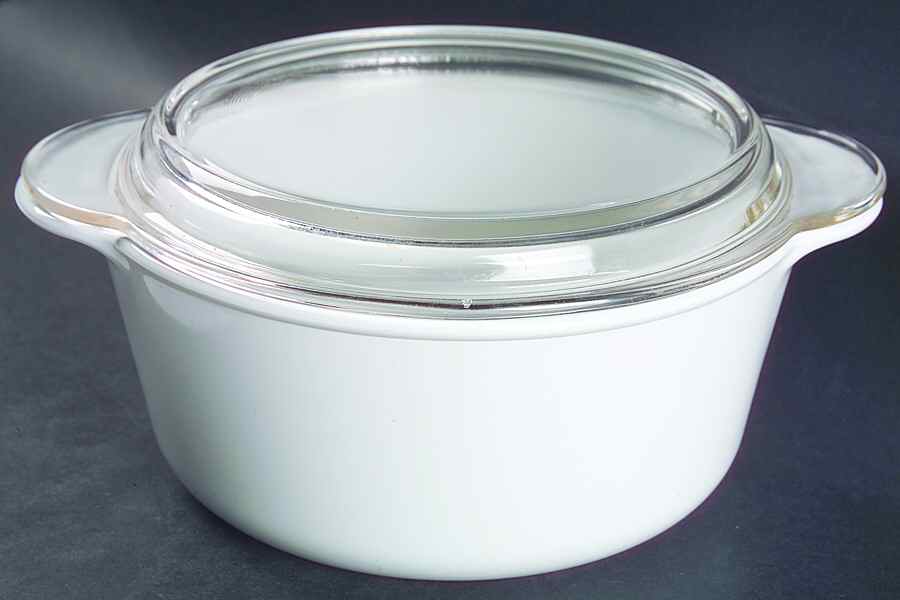 White Coupe 2.25 Qt Round Covered Casserole by Corning Corelle-1