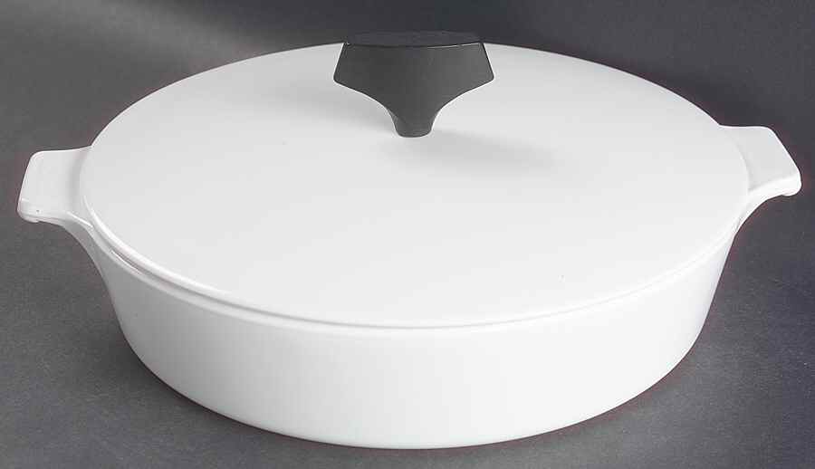 White Coupe 1.5 Quart Buffet Server & Lid by Corning Corelle-1