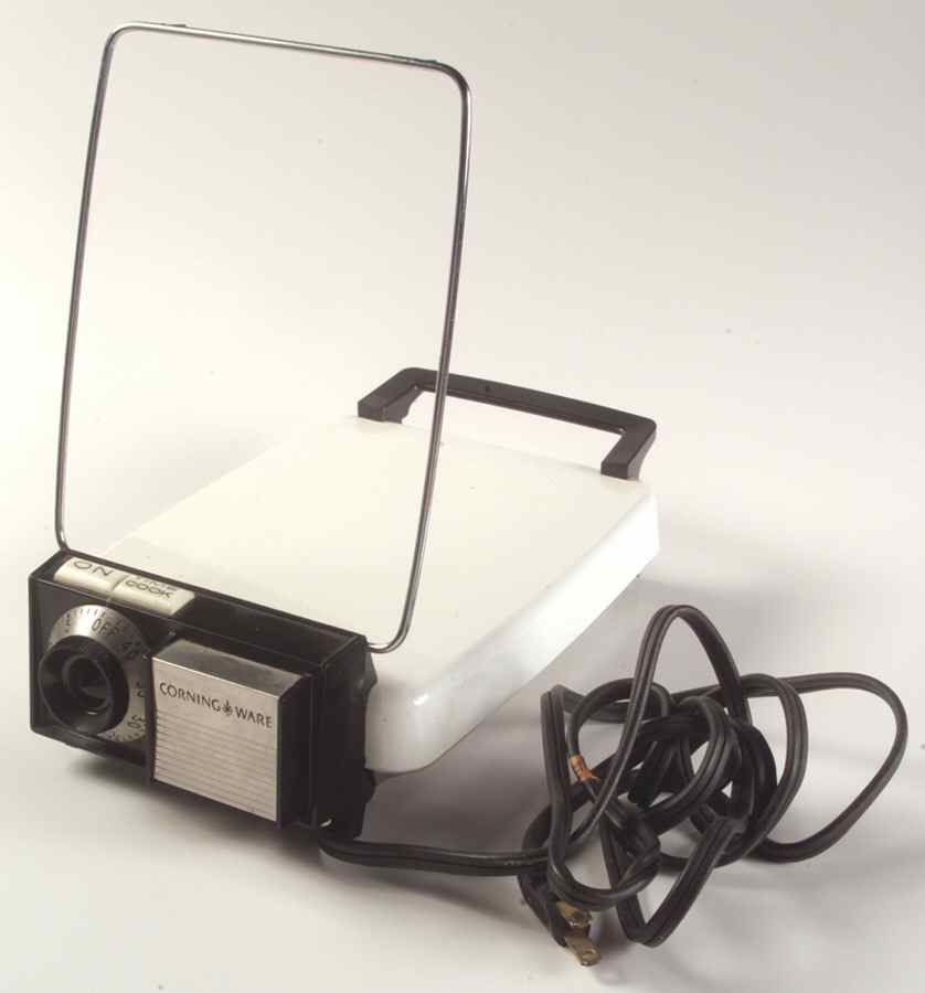 White Coupe Electromatic Heater Base by Corning Corelle-1