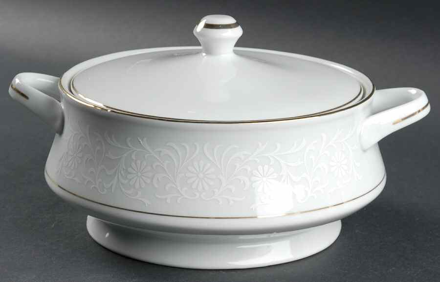Chantilly Round Covered Vegetable by Coventry-Japan-1