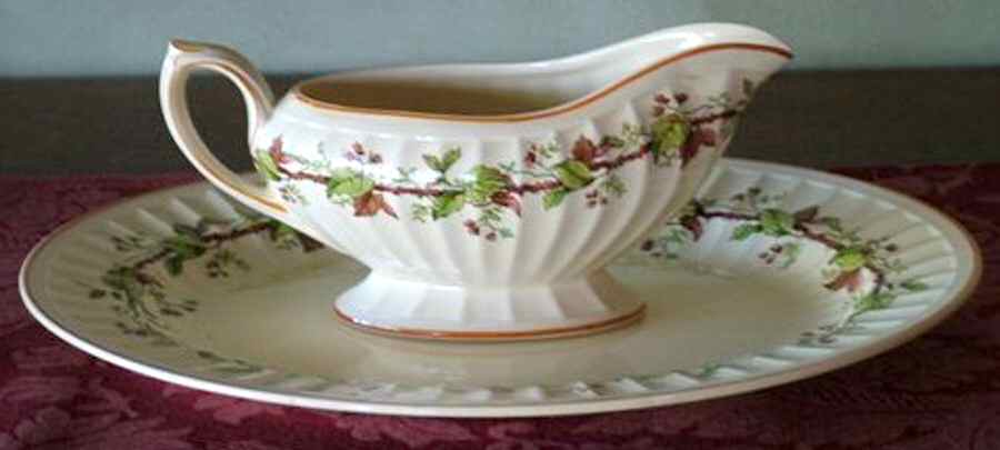 3566 Gravy Boat by Crown Ducal-1