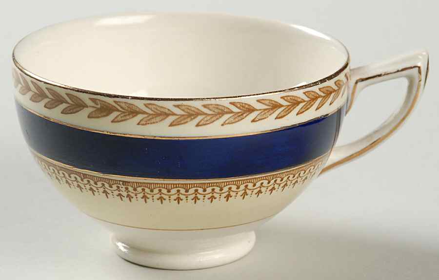 5478 Footed Cup by Crown Ducal-1