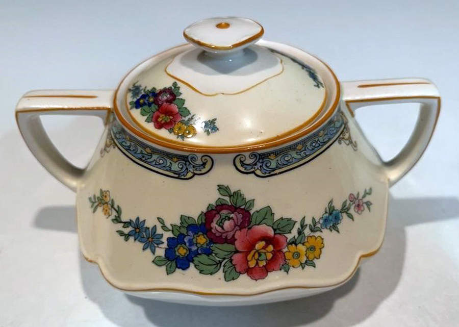 A1487 Sugar Bowl & Lid by Crown Ducal-1
