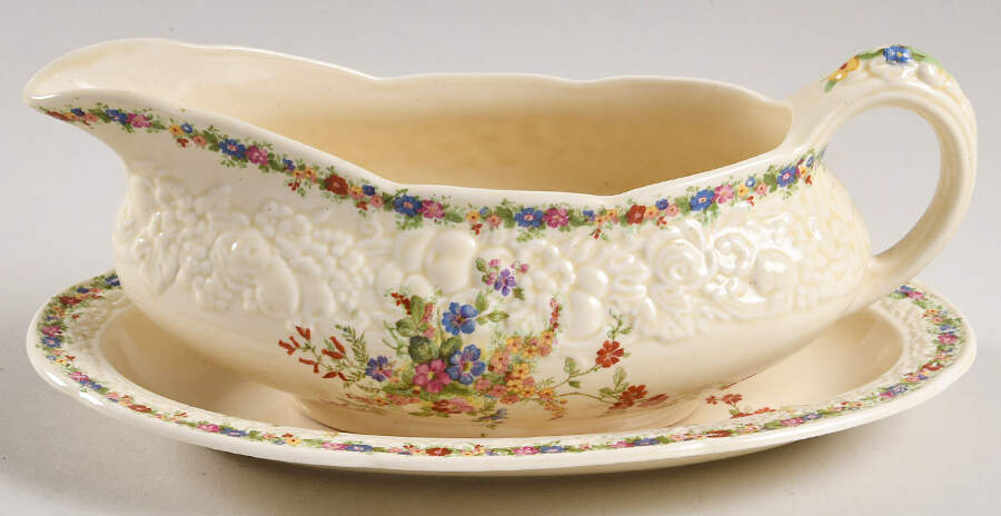 Chatham Gravy Boat & Underplate by Crown Ducal-1