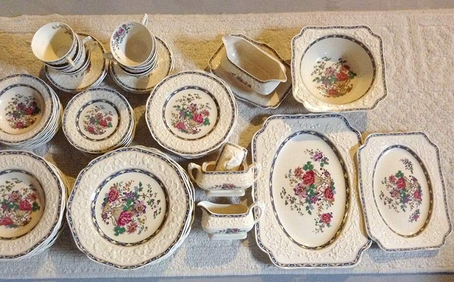 CRD19 Sugar Bowl & Lid by Crown Ducal-1