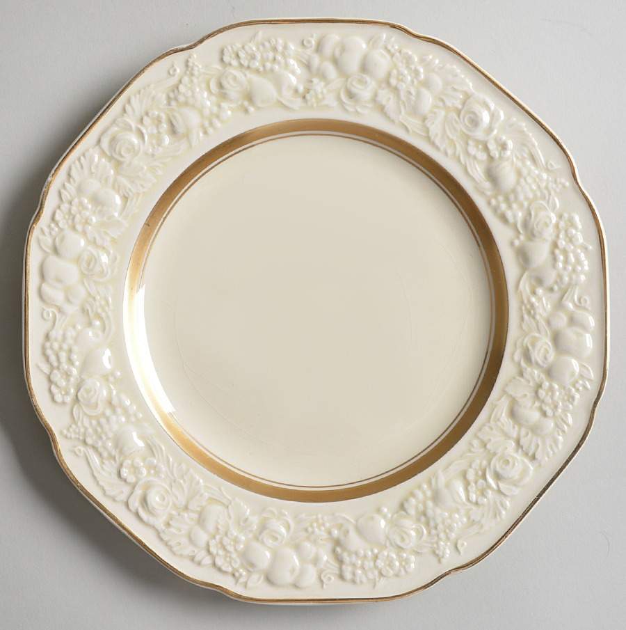 2057 Luncheon Plate by Crown Ducal-1