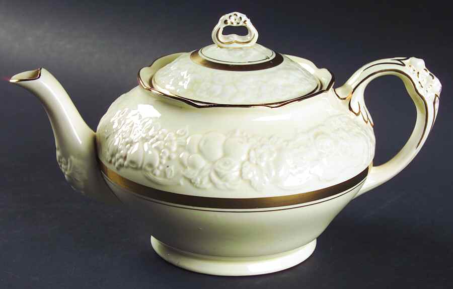 2057 Teapot & Lid by Crown Ducal-1