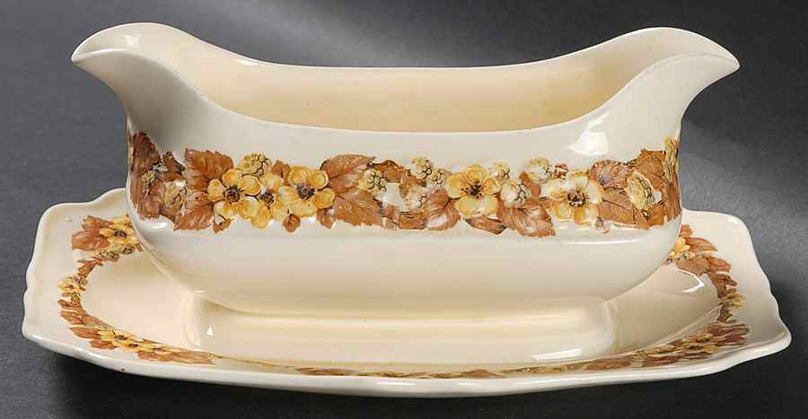 CRD5 Gravy Boat with Attached Underplate by Crown Ducal-1