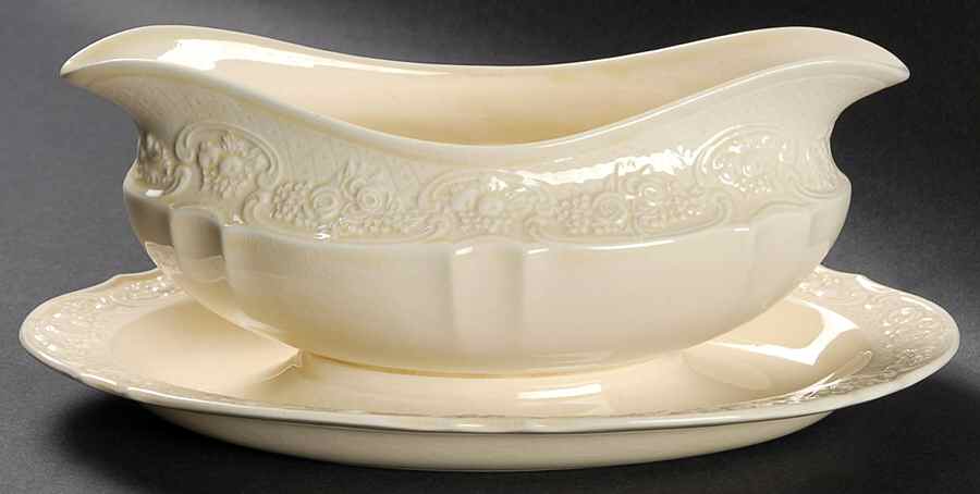 CRD6 Gravy Boat with Attached Underplate by Crown Ducal-1