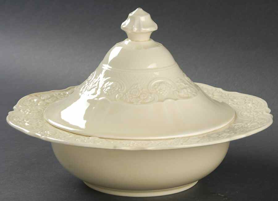 CRD6 Round Covered Vegetable by Crown Ducal-1