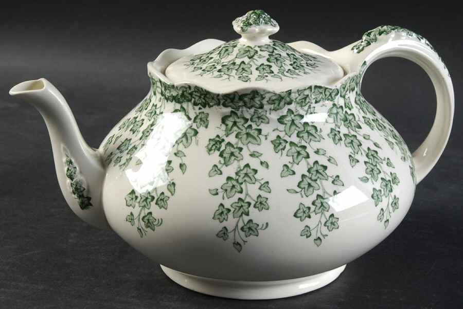 Early English Ivy Green Teapot & Lid by Crown Ducal-1
