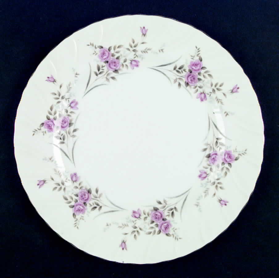 La Belle Dinner Plate by Crest Wood-1