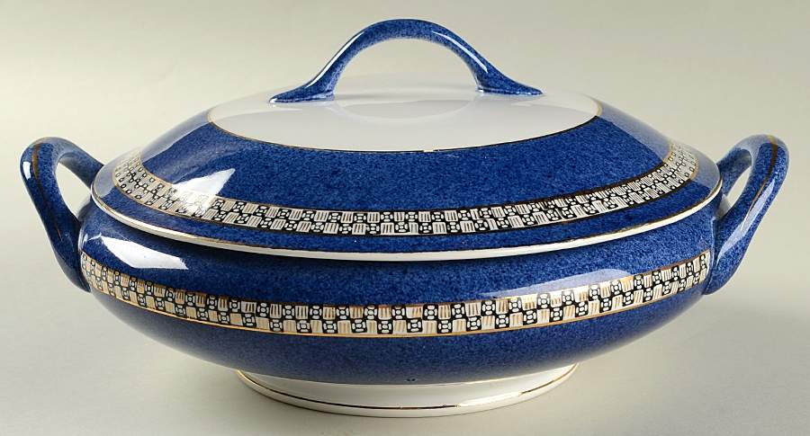 352 Blue Round Covered Vegetable by Craftsman (Japan)-1