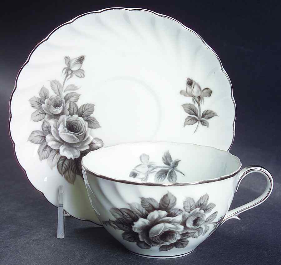 Black Beauty Flat Cup & Saucer Set by Craftsman (Japan)-1