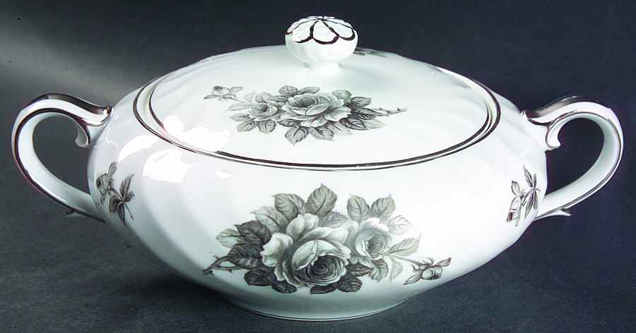 Black Beauty Round Covered Vegetable by Craftsman (Japan)-1