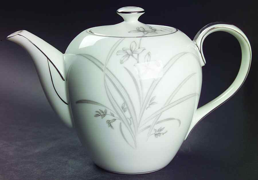 Brigadoon Teapot & Lid by Craftsman (Japan)-1