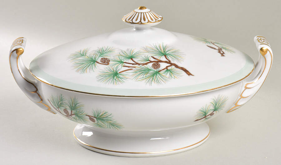Hakone Round Covered Vegetable by Craftsman (Japan)-1