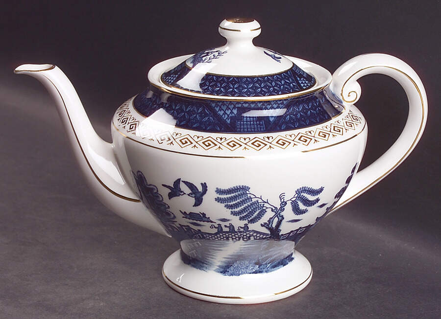 Willow Blue Teapot & Lid by Craftsman (Japan)-1