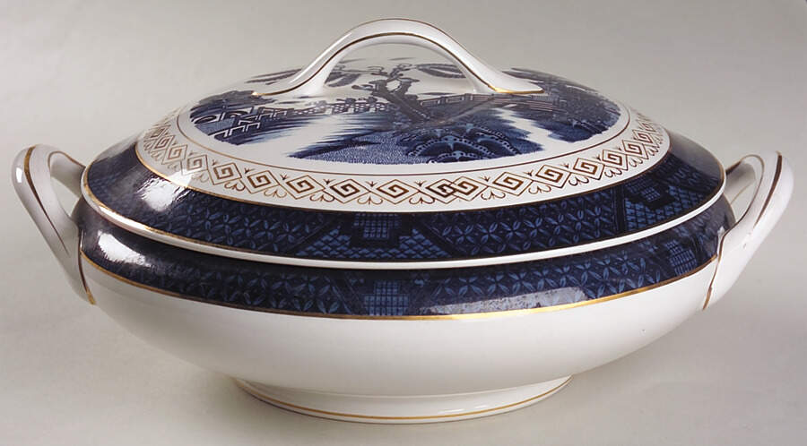 Willow Blue Round Covered Vegetable by Craftsman (Japan)-1