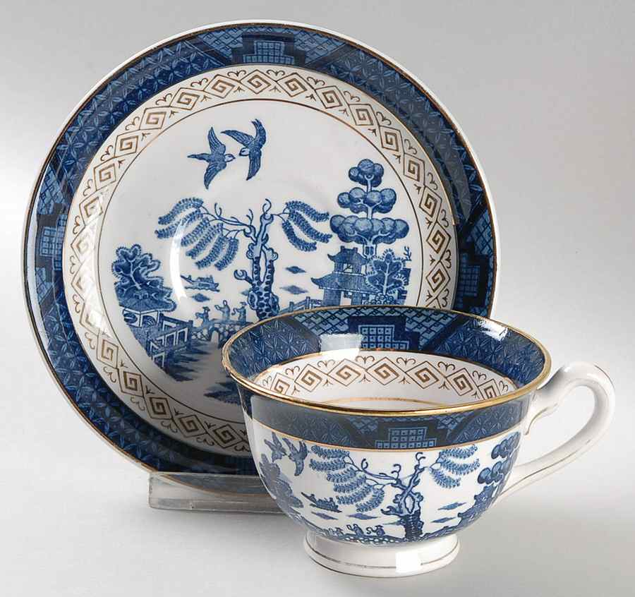 Willow Blue Footed Cup & Saucer Set by Craftsman (Japan)-1