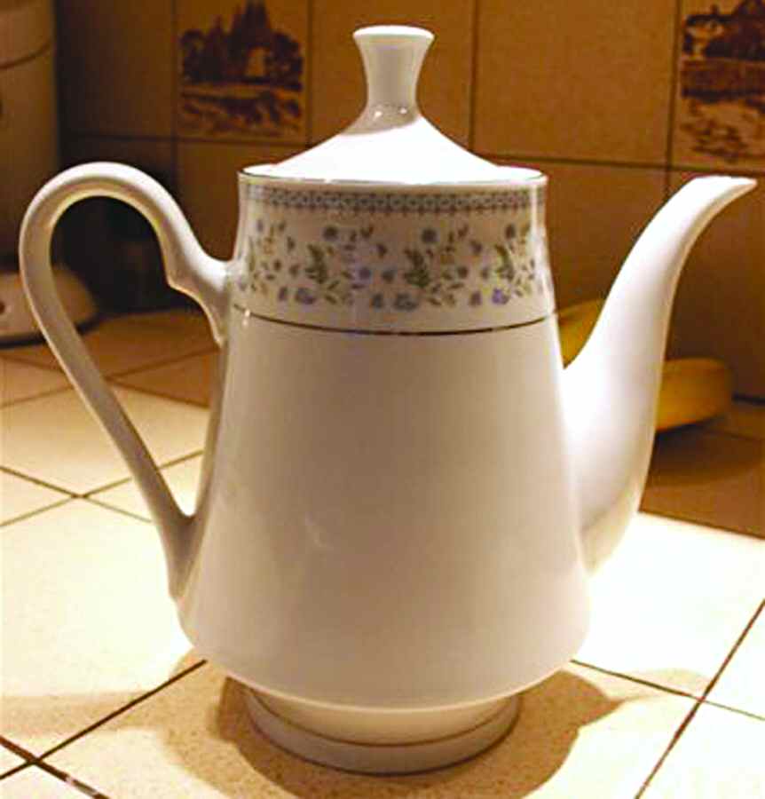 Celeste Coffee Pot & Lid by Crown Ming-1