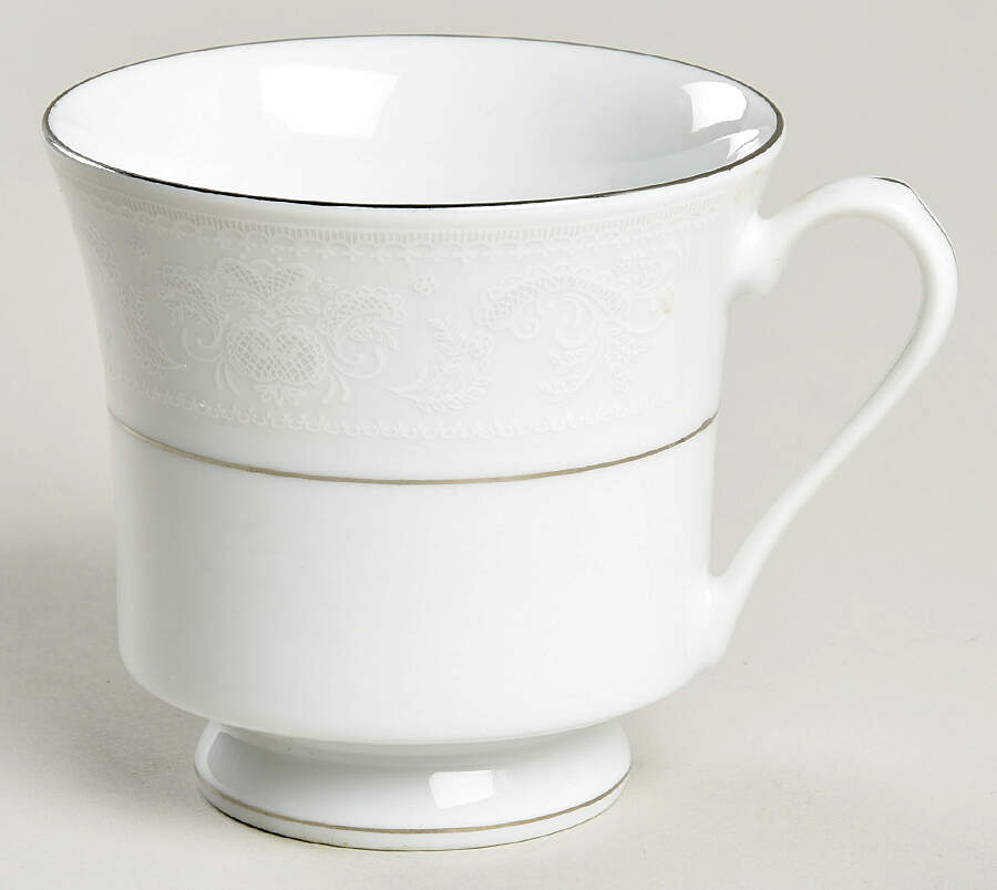 Crochet Footed Cup by Crown Ming-1