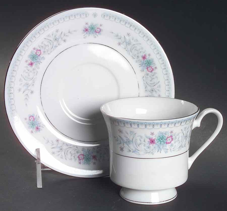 Harmony (Verge) Footed Cup & Saucer Set by Crown Ming-1