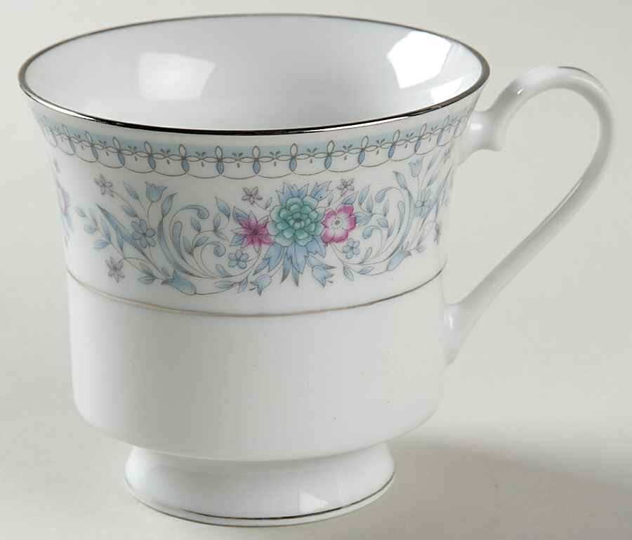 Harmony (Verge) Footed Cup by Crown Ming-1