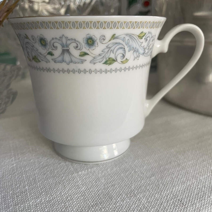 Princess Footed Cup by Crown Ming-1