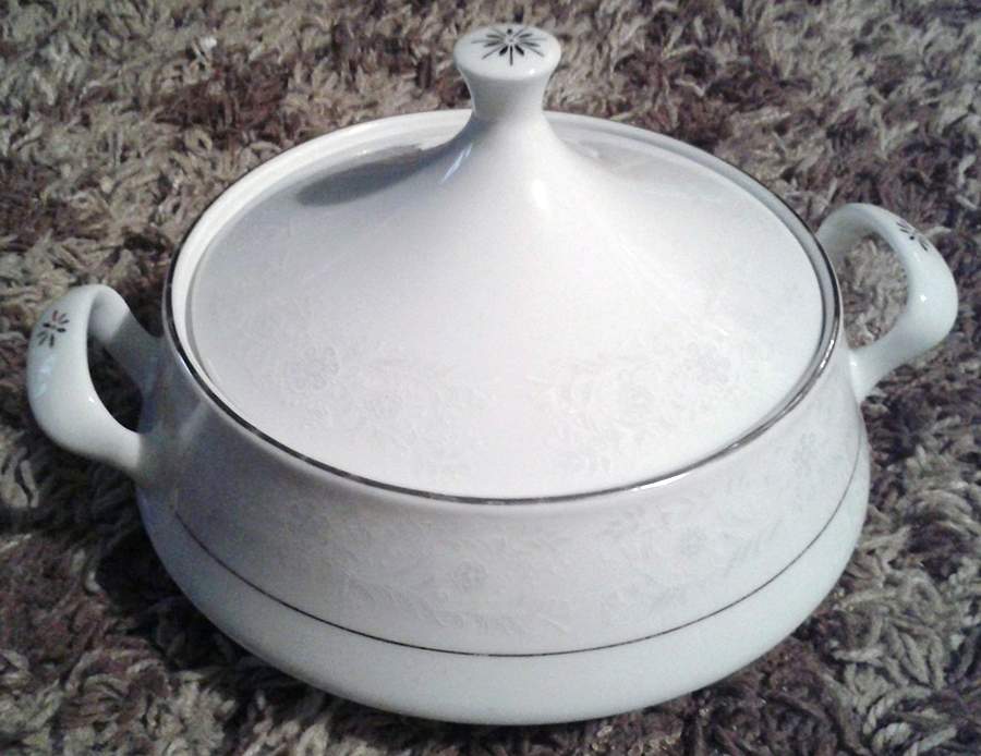 Queen's Lace Round Covered Vegetable by Crown Ming-1