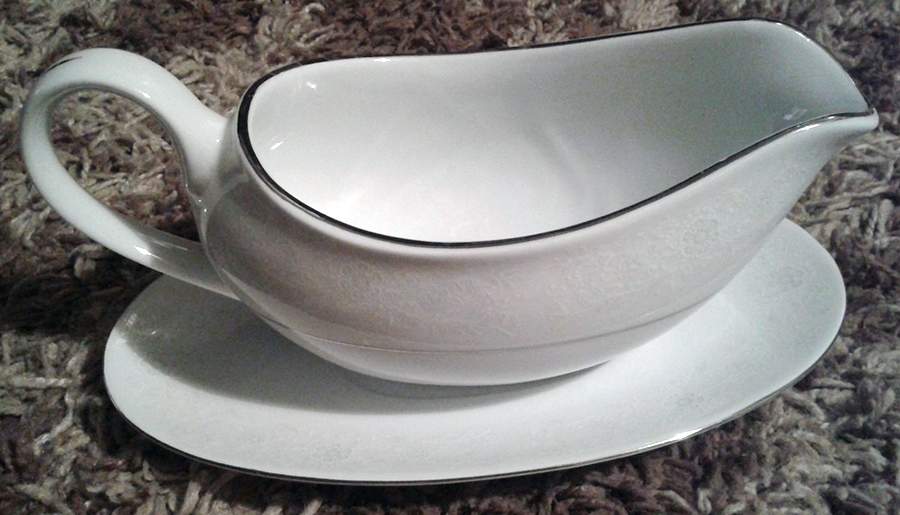 Queen's Lace Gravy Boat with Attached Underplate by Crown Ming-1