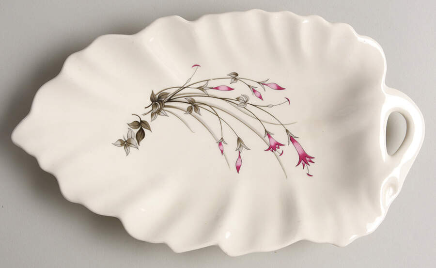 CRO103 Leaf Shaped Dish by Crooksville-1