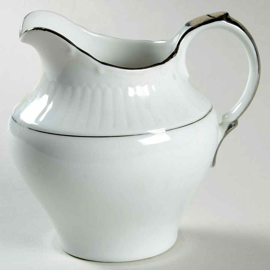 Elegance Creamer by Crown Royal-1