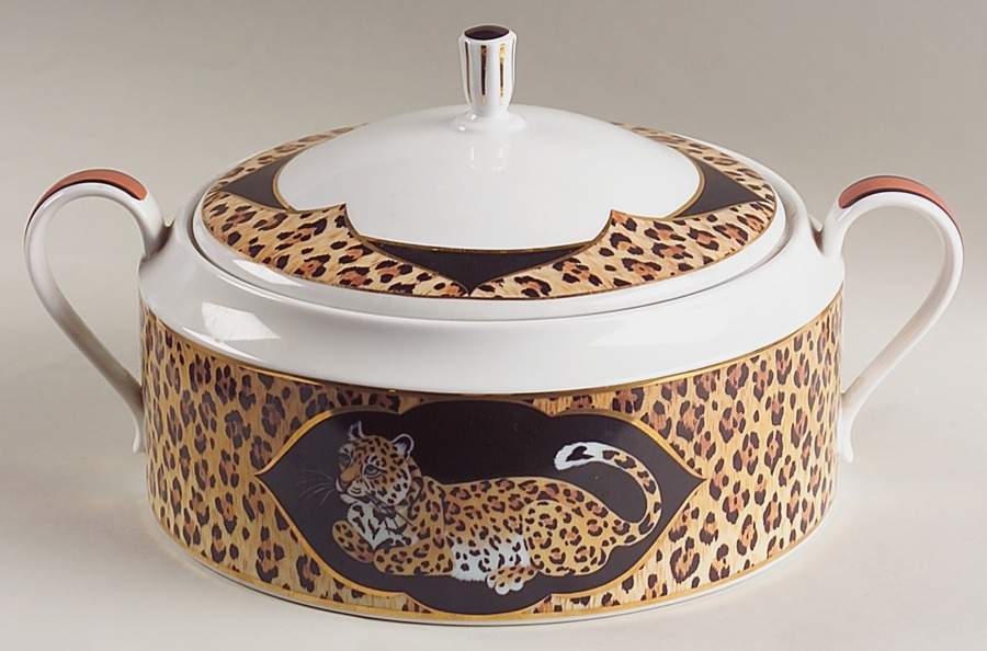 Amazonian Jaguar 2.5 Qt Round Covered Casserole by Lynn Chase-1