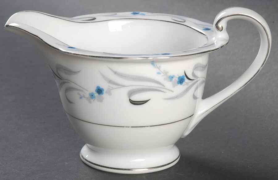 Seabreeze Creamer by Crescent (Japan)-1