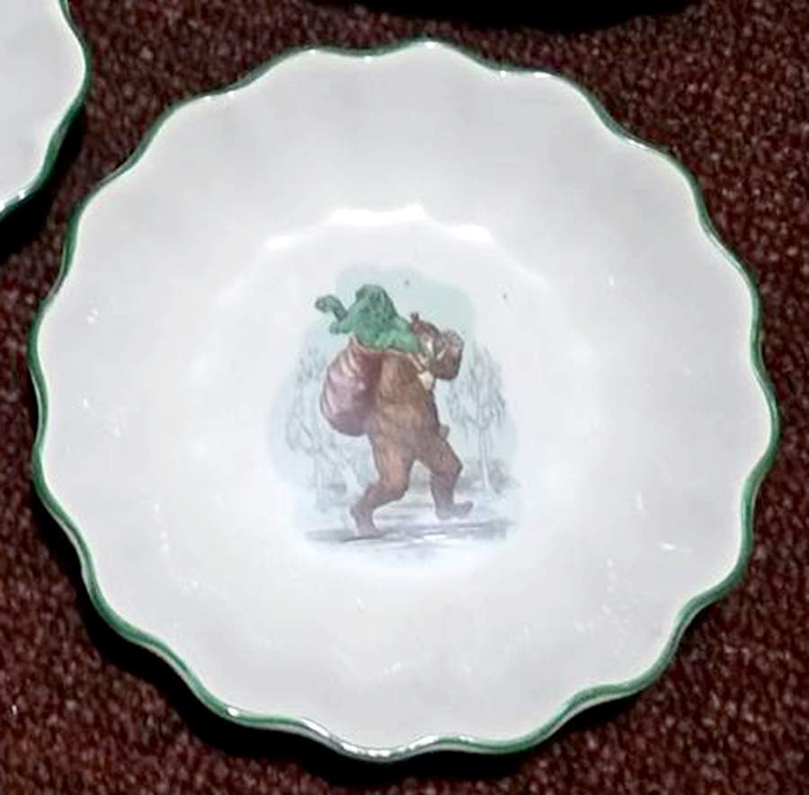 Cajun Christmas 5" Round Scalloped Dish by Cuthbertson-1