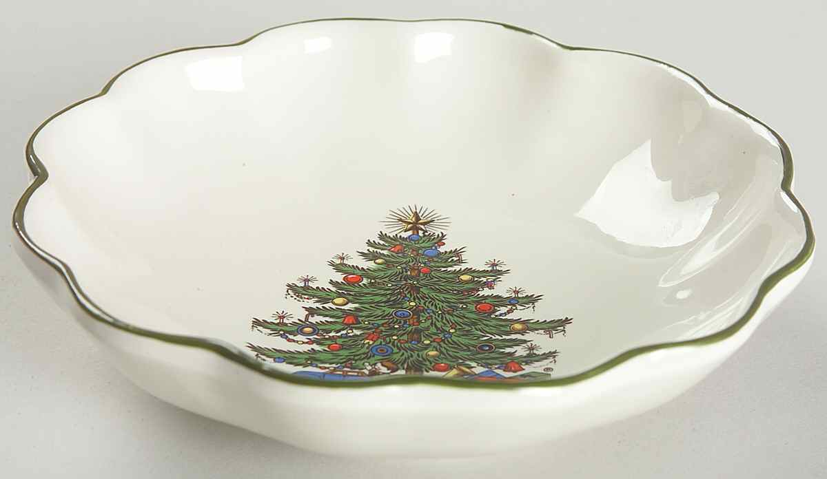 Christmas Tree (Narrow Green Band) Shell Shaped Dish by Cuthbertson-1