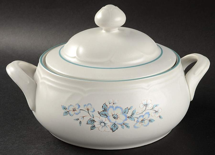 Ashberry 1.75 Qt Round Covered Casserole by Country Ware-1