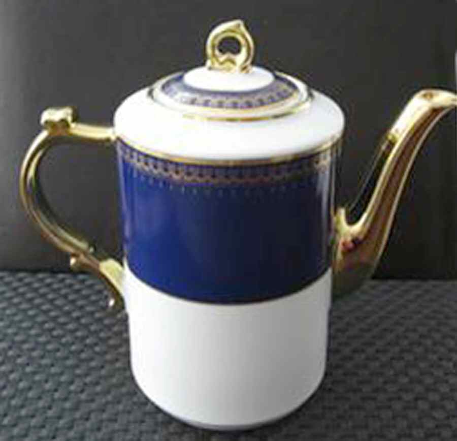 Romanov Coffee Pot & Lid by Christineholm-1