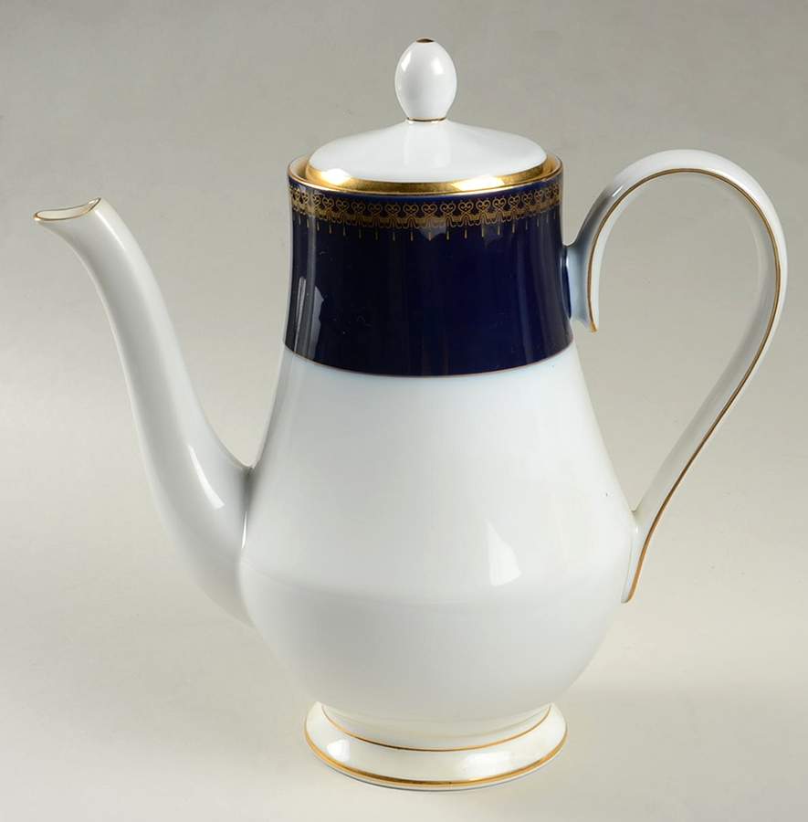 Romanov Coffee Pot & Lid by Christineholm-1