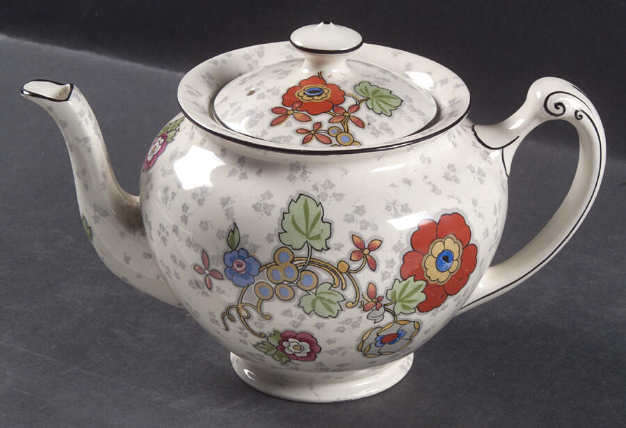 Beaumont Teapot & Lid by Crown Ducal-1