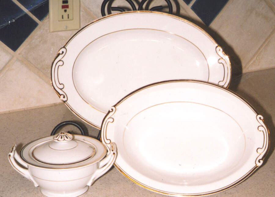 Plaza 12" Oval Serving Platter by Craftsman (Japan)-1